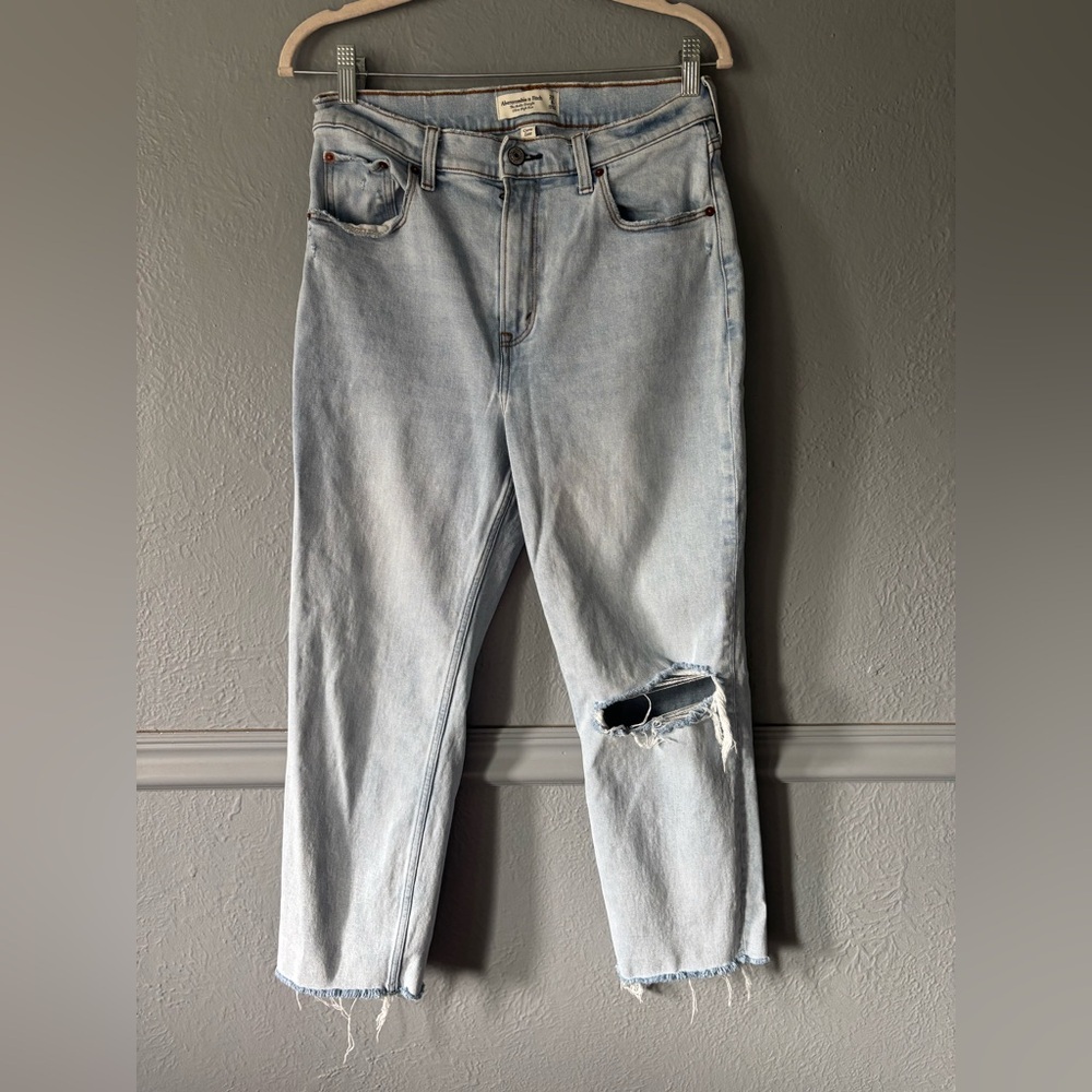 Abercrombie & Fitch Light Wash Cropped Ankle Jeans